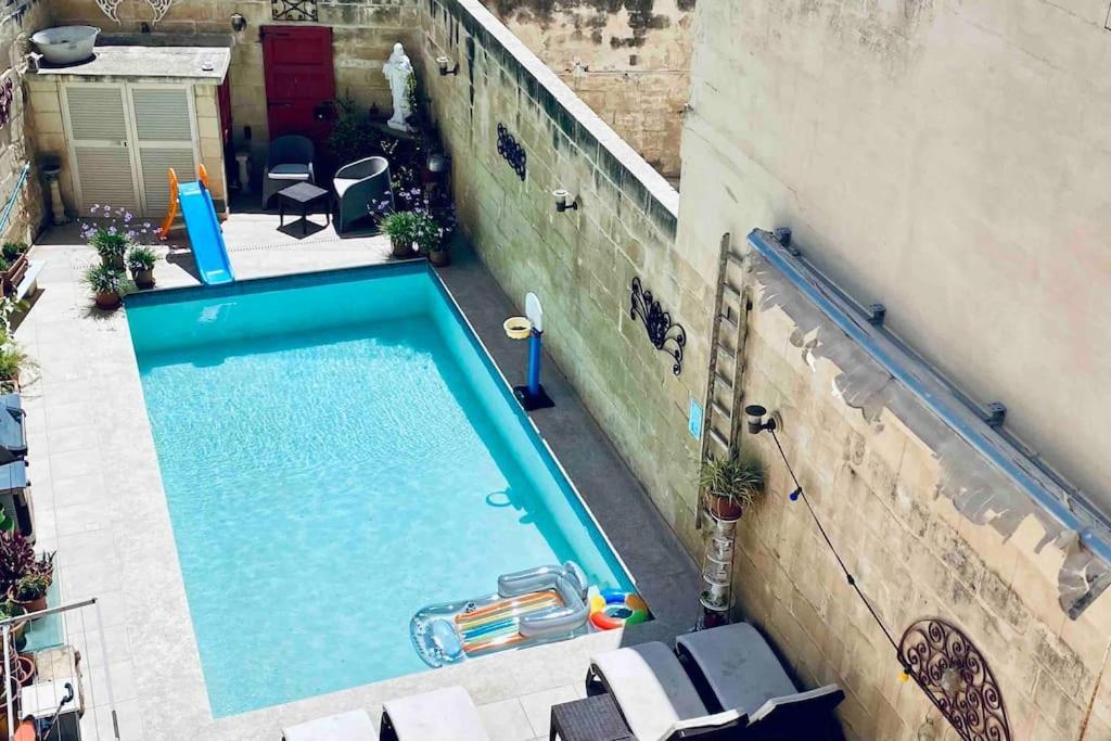 Free Breakfast, Pool, Spacious Aircon Hideaway Daire Mosta Dış mekan fotoğraf